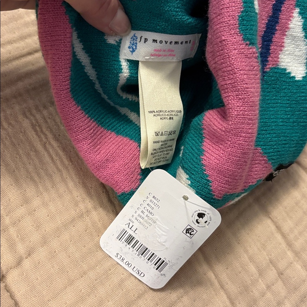 Free People Beanie NEW - Picture 4 of 5